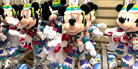 ミッキーぬいぐるみバッジ①（2022年ディズニーイースターグッズ）| キャステル | CASTEL ディズニー情報