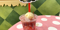 フルーツ・クリームソーダ マリオのいちごクリームソーダ| キャステル | CASTEL ディズニー情報