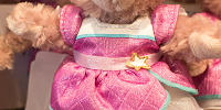 ぬいぐるみバッジ（ステップ・トゥ・シャイン）| キャステル | CASTEL ディズニー情報