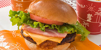BLTチーズバーガー| キャステル | CASTEL ディズニー情報