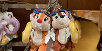 チップとデールぬいぐるみバッジ（2022ディズニー夏グッズSUISUI SUMMER）| キャステル | CASTEL ディズニー情報