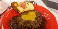 チーズハンバーグ、デミグラスソース| キャステル | CASTEL ディズニー情報