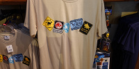 ジュラシック・ワールドグッズ/警告標識Tシャツ| キャステル | CASTEL ディズニー情報