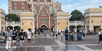 ディズニーシー8月の混雑状況 暑いので水遊びが人気| キャステル | CASTEL ディズニー情報