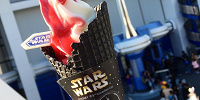 ラズベリーソースがかかっています| キャステル | CASTEL ディズニー情報