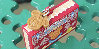 ガチャガチャ：お菓子モチーフのキーチェーン②ミッキーワッフルクッキー| キャステル | CASTEL ディズニー情報