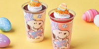 イースター・スヌーピー・シェイク バニラ＆チョコ（左）／ストロベリー＆ラズベリー（右）| キャステル | CASTEL ディズニー情報