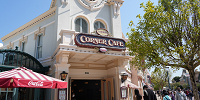 香港ディズニーランドのレストラン：メインストリート・コーナー・カフェ| キャステル | CASTEL ディズニー情報