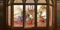 夜のグランドエンポーリアムの40周年フォトスポット| キャステル | CASTEL ディズニー情報