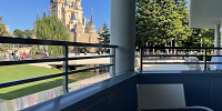 トゥモローランド・テラスのテラス席| キャステル | CASTEL ディズニー情報
