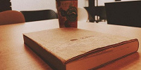 ディズニーで読書も素敵！| キャステル | CASTEL ディズニー情報