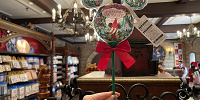 ディズニークリスマスグッズ2023：手持ちバルーン 2023年11月07日(火)発売（リルリンリン）| キャステル | CASTEL ディズニー情報