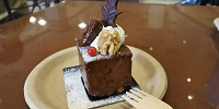 シュトーレン仕立てのキューブケーキ| キャステル | CASTEL ディズニー情報