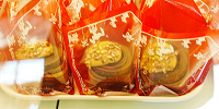 キャラメルチョコロール（ナッツ添え）| キャステル | CASTEL ディズニー情報