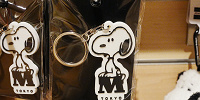 スヌーピーミュージアムグッズ/ラバーキーホルダー| キャステル | CASTEL ディズニー情報