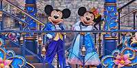 ファンタジースプリングスの新コスチュームを着たミッキーとミニー| キャステル | CASTEL ディズニー情報