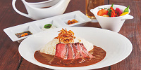 アンガス・エイジングステーキ カレー| キャステル | CASTEL ディズニー情報