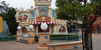 ギャグファクトリー/ファイブ・アンド・ダイム付近（写真はイメージ）| キャステル | CASTEL ディズニー情報