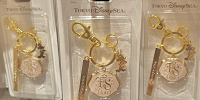 キーチェーン(ファンタジースプリングスホテルグッズ)| キャステル | CASTEL ディズニー情報