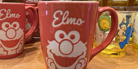 エルモのマグカップ| キャステル | CASTEL ディズニー情報