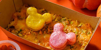 かぼちゃのニョッキグラタン（ナッツ入り）、メイプルソース付き| キャステル | CASTEL ディズニー情報