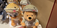 プーさんぬいぐるみバッジ(ディズニーお正月グッズ2025)| キャステル | CASTEL ディズニー情報