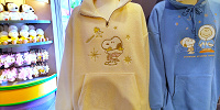 ユニバクリスマスグッズ2024：フリース（冬服スヌーピー&チャーリー）| キャステル | CASTEL ディズニー情報