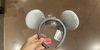 上海ディズニーカチューシャ：パークロゴ付ミッキーカチューシャ（シルバー）| キャステル | CASTEL ディズニー情報