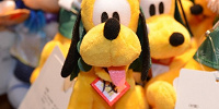 プルート正月ぬいぐるみバッジ| キャステル | CASTEL ディズニー情報