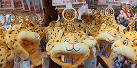 上海ディズニーズートピアグッズ：クロウハウザーのファンキャップキーチェーン| キャステル | CASTEL ディズニー情報