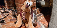上海ディズニーカリブの海賊グッズ：牢獄の野犬風プルートのぬいぐるみ| キャステル | CASTEL ディズニー情報