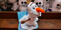 香港ディズニーアナ雪グッズ：オラフの肩乗せマグネットぬいぐるみ| キャステル | CASTEL ディズニー情報