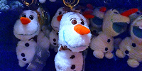 香港ディズニーアナ雪グッズ：オラフのふわふわキーチェーン| キャステル | CASTEL ディズニー情報