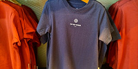 香港ディズニーマーベルグッズ：ザ・ファースト・アベンジャーのTシャツ（ネイビー）| キャステル | CASTEL ディズニー情報