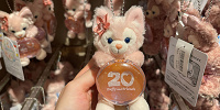 ぬいぐるみチャーム(ダッフィー20周年カラフルハピネスグッズ)| キャステル | CASTEL ディズニー情報
