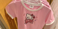 USJ2025/キティのTシャツ| キャステル | CASTEL ディズニー情報