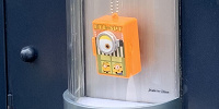 EYE〜SPYモチーフのキーチェーン| キャステル | CASTEL ディズニー情報