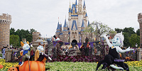 2025年のディズニーランドのハロウィンデコレーション| キャステル | CASTEL ディズニー情報