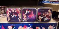 香港ディズニー20周年「ミッキー＆フレンズ・グランドセレブレーショングッズ」：GODIVAコラボチョコレート缶| キャステル | CASTEL ディズニー情報