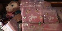 香港ディズニー20周年「ダッフィー＆フレンズ・グランドセレブレーショングッズ」：コレクタブルカード| キャステル | CASTEL ディズニー情報