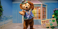 香港ディズニーのグリーティング：20周年コスチュームのダッフィー| キャステル | CASTEL ディズニー情報