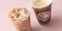 カフェラテ（写真右）| キャステル | CASTEL ディズニー情報