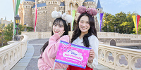 フラッグを持って記念撮影| キャステル | CASTEL ディズニー情報
