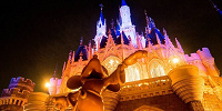 ミッキーの像と一緒に撮影するのがおすすめ| キャステル | CASTEL ディズニー情報
