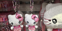 キティのぬいぐるみキーチェーン| キャステル | CASTEL ディズニー情報