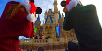 クリスマスカラーのニット| キャステル | CASTEL ディズニー情報