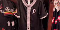 アナハイムディズニー服：Dロゴユニフォーム（表）| キャステル | CASTEL ディズニー情報