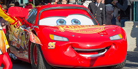 「ライトニング・マックィーン・ヴィクトリーラップ」観賞ガイド| キャステル | CASTEL ディズニー情報