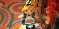 アリスぬいぐるみバッジ| キャステル | CASTEL ディズニー情報
