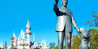 ウォルト・ディズニーの像| キャステル | CASTEL ディズニー情報